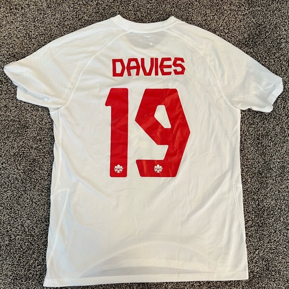 Canada Soccer White Jersey 2022 - #19 Alphonso Davies - Picture 2 of 5